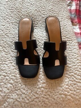 Women’s Black Cutout Slide Sandals with Tan Footbed